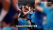 饱含热泪！字母哥第一次为希腊拿下奖牌，赛后更衣室激动落泪！