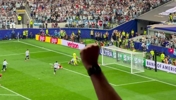 世界杯18球独一档！球迷拍摄梅西两连击打进个人世界杯18球！